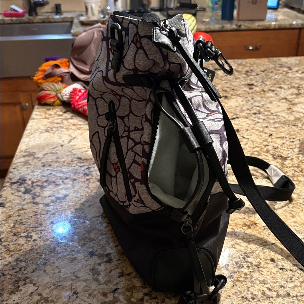 Floral Patterned Backpack - Picture 6 of 11